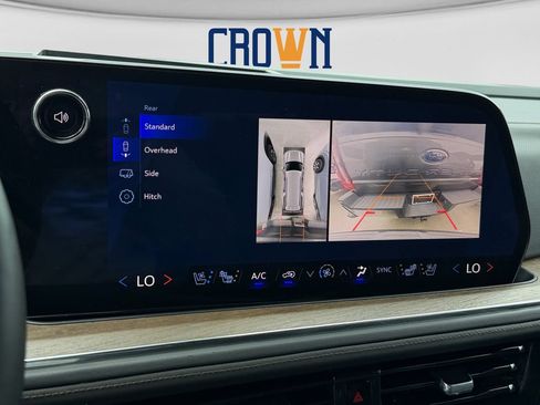 Used 2025 Chevrolet Suburban High Country AWD/4WD image 19
