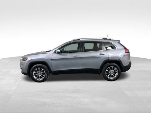 Used 2019 Jeep Cherokee Latitude Plus w/ Comfort/Convenience Group image 3