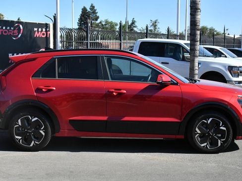 Used 2023 Kia Niro Wind FWD image 9