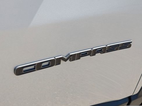 Used 2025 Jeep Compass Trailhawk AWD/4WD image 19