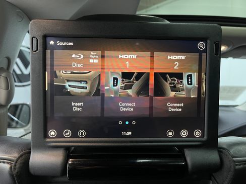 Used 2019 Chrysler Pacifica Limited w/ Tire & Wheel Group FWD image 12