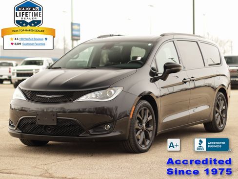 Used 2020 Chrysler Pacifica Limited w/ Advanced Safetytec Group image 3