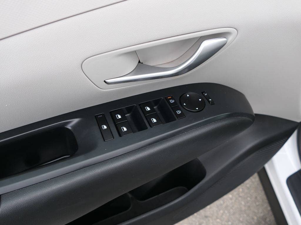 Used 2025 Hyundai Tucson SEL FWD image 12
