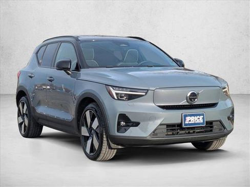 Used 2023 Volvo XC40 Recharge Ultimate image 3