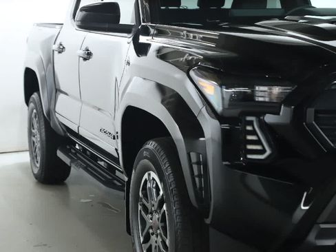 Used 2025 Toyota Tacoma TRD Sport AWD/4WD image 8