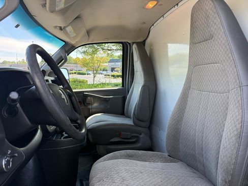 Used 2016 Chevrolet Express 3500 RWD image 17