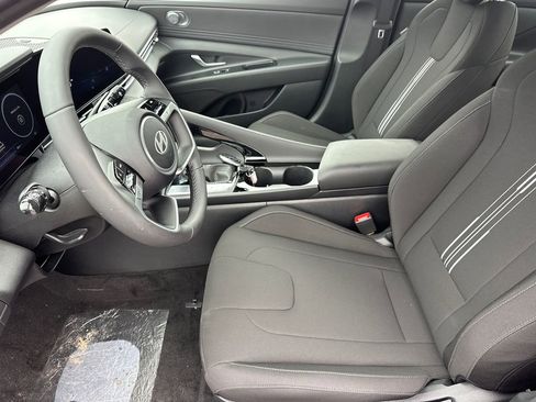 New 2025 Hyundai Elantra SEL image 9