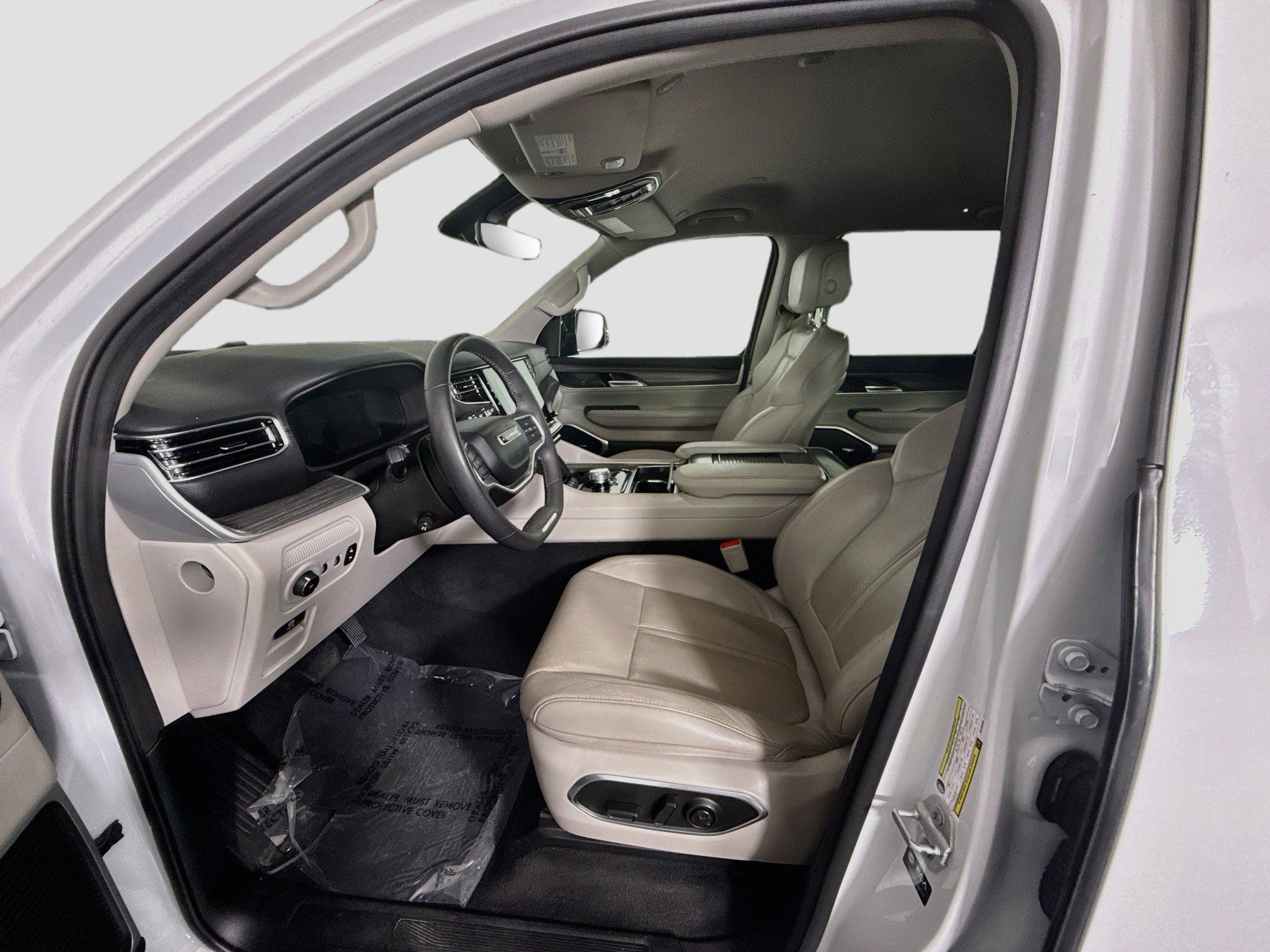 Used 2024 Jeep Wagoneer L Series II w/ Flexible Seating Group RWD image 22
