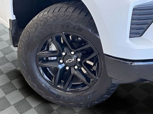 Used 2024 Chevrolet Silverado 1500 LT Trail Boss w/ Convenience Package II AWD/4WD image 28