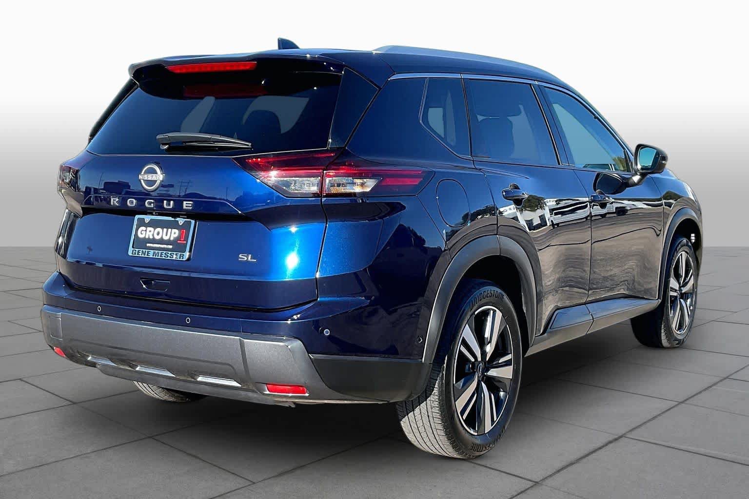 Used 2026 Nissan Rogue SL FWD image 12