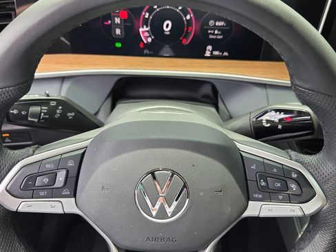 Certified 2025 Volkswagen Tiguan SEL R-Line AWD/4WD image 23