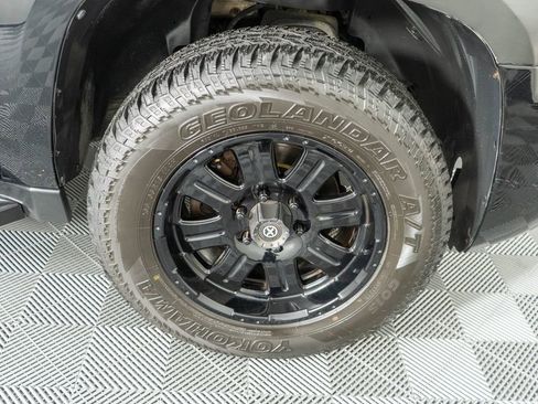 Used 2009 Chevrolet Avalanche LS image 34