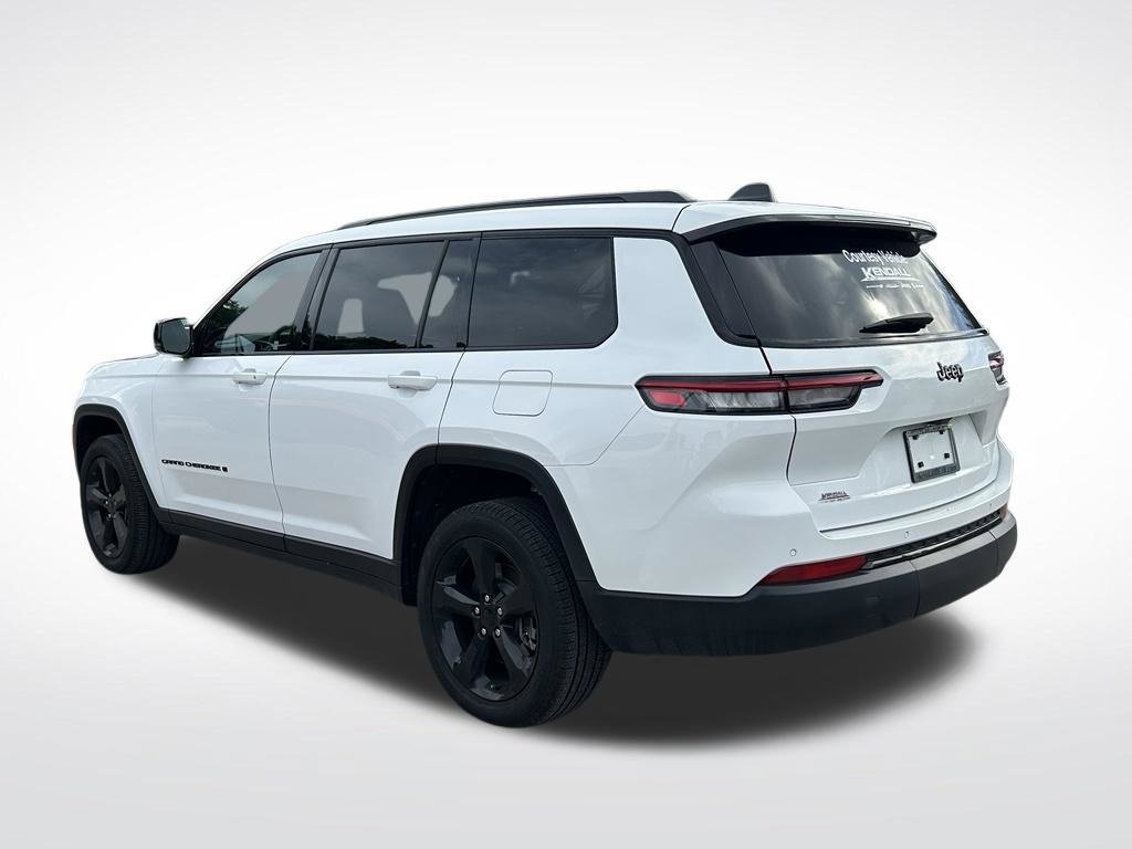 Certified 2025 Jeep Grand Cherokee L Laredo RWD image 6