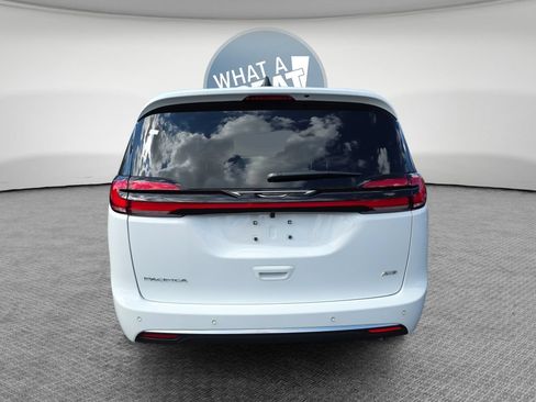 New 2027 Chrysler Pacifica Select AWD/4WD image 5