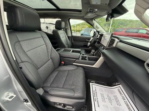 Used 2024 Toyota Tundra Limited AWD/4WD image 40