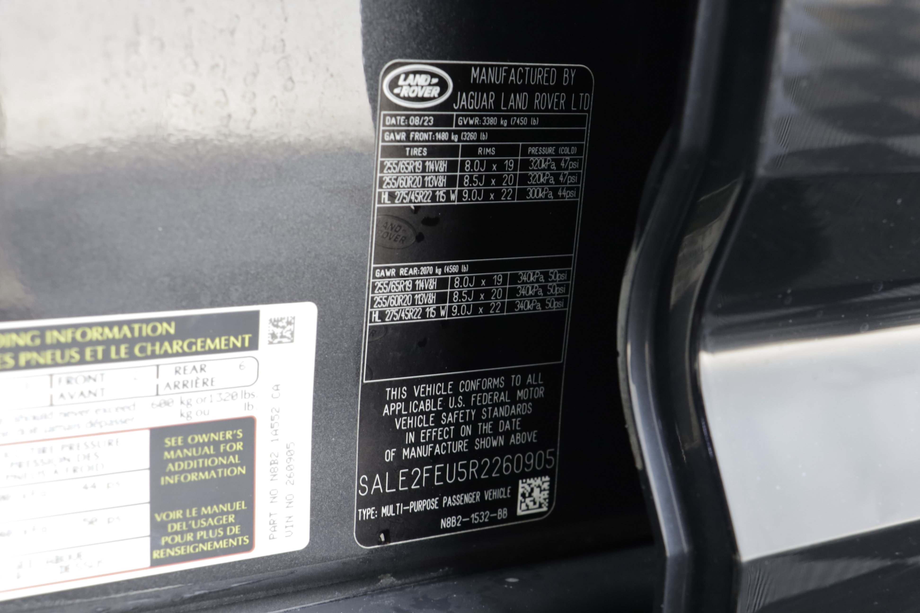 Used 2024 Land Rover Defender 130 X-Dynamic SE AWD/4WD image 25