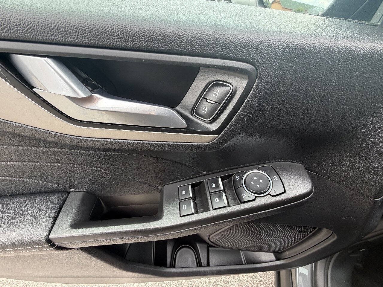 Used 2022 Ford Escape SEL w/ Equipment Group 302A AWD/4WD image 14