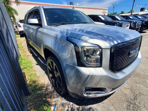 Used 2018 GMC Yukon SLT AWD/4WD image 2