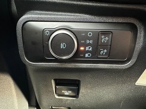 Used 2025 Ford Bronco Badlands image 13