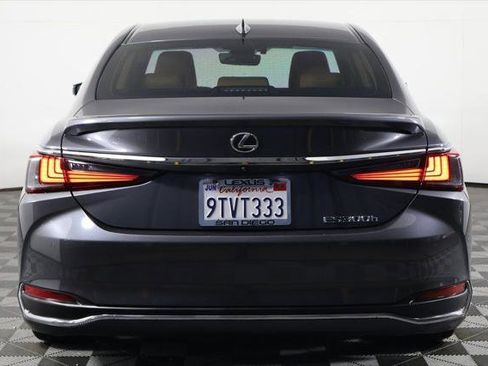 Certified 2025 Lexus ES 300h w/ Premium Package image 5