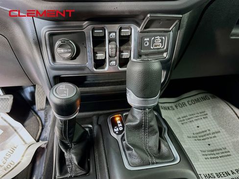Used 2025 Jeep Wrangler Unlimited Sahara AWD/4WD image 23