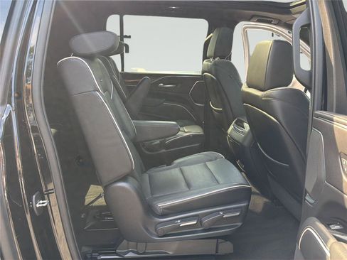 Used 2023 Cadillac Escalade ESV Premium Luxury AWD/4WD image 35