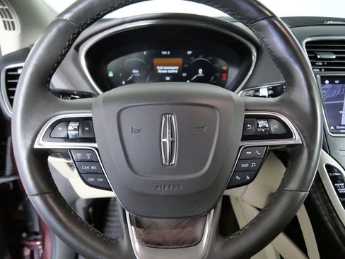 Certified 2019 Lincoln Nautilus Select image 24