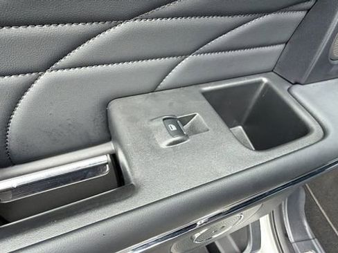 Used 2024 Ford Expedition Platinum image 16