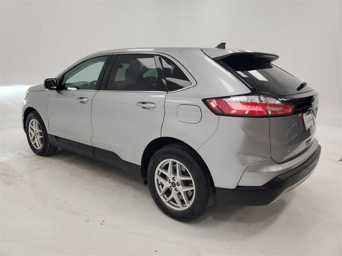 Used 2023 Ford Edge SEL image 5