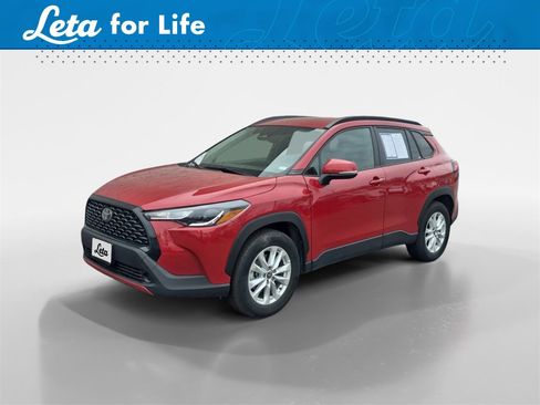 Used 2024 Toyota Corolla Cross LE image 1