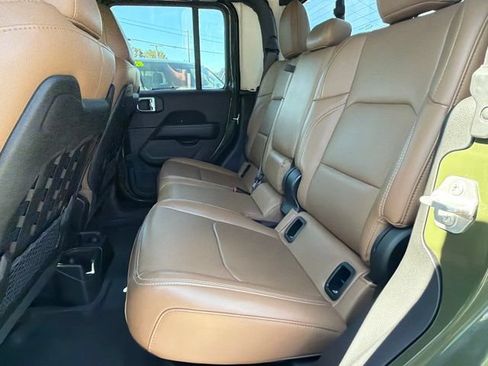 Used 2023 Jeep Gladiator Rubicon AWD/4WD image 17