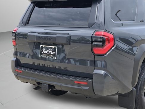Used 2026 Toyota 4Runner SR5 AWD/4WD image 40