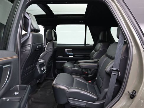 Used 2025 Ford Expedition Tremor AWD/4WD image 17