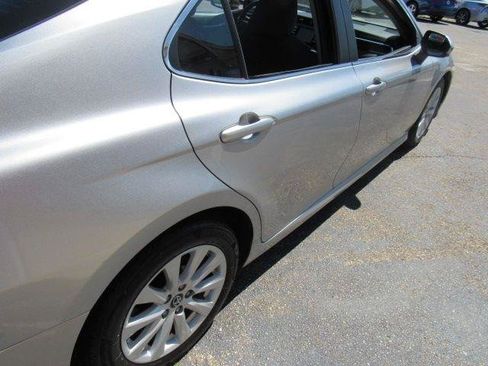 Used 2018 Toyota Camry LE FWD image 15