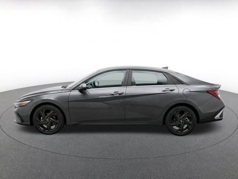 Used 2026 Hyundai Elantra Sport FWD image 4
