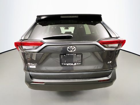 Used 2022 Toyota RAV4 LE FWD image 6
