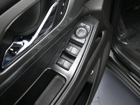 Used 2023 Chevrolet Traverse LT FWD image 14