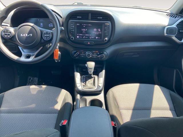Used 2025 Kia Soul LX w/ LX Technology Package FWD image 10