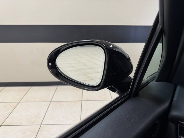 Used 2025 Porsche Macan AWD/4WD image 16