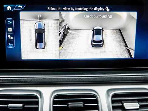 Used 2025 Mercedes-Benz GLS 450 4MATIC image 26