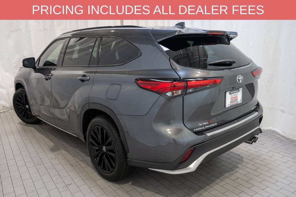 Used 2023 Toyota Highlander XSE AWD/4WD image 3