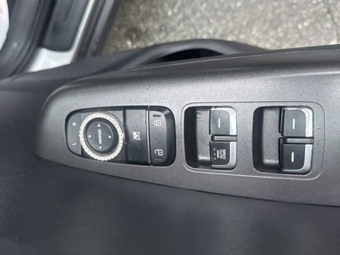 Used 2021 Kia Sportage LX image 12