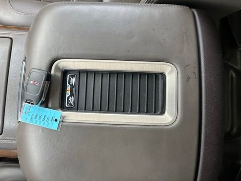 Used 2020 GMC Yukon XL Denali image 39