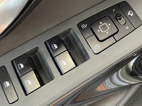 Used 2024 Kia Niro Wave w/ Wave Preserve Package image 16