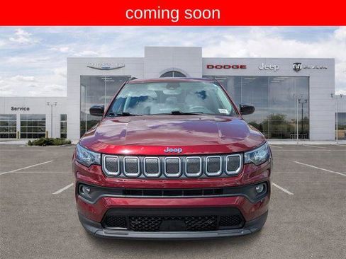 Certified 2022 Jeep Compass Latitude w/ Sun and Sound Group FWD image 6