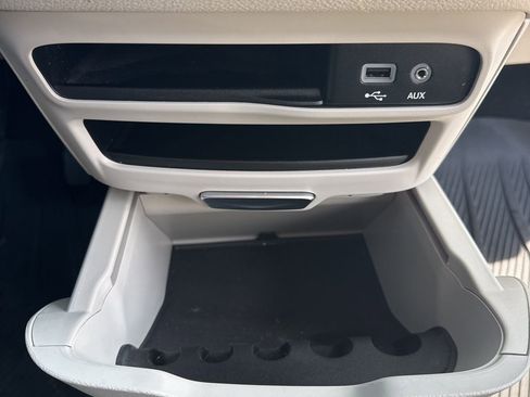 Used 2019 Chrysler Pacifica Limited FWD image 22