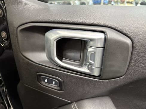 Used 2021 Jeep Wrangler Unlimited Sahara w/ Uconnect 4C Nav & Sound Group AWD/4WD image 39