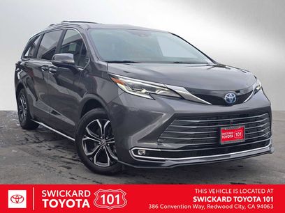 Used 2025 Toyota Sienna Platinum