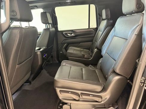Certified 2023 Chevrolet Suburban Z71 w/ Luxury Package AWD/4WD image 19