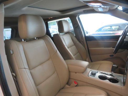 Used 2011 Jeep Grand Cherokee Limited image 27